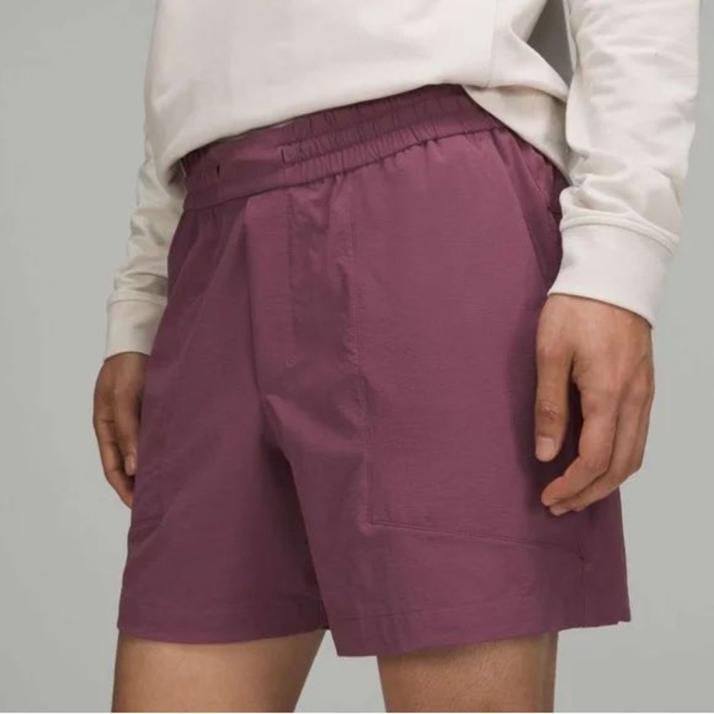 Men's Lululemon Bowline Shorts Size Large I'm Fountain/ Jeweled Magenta‎